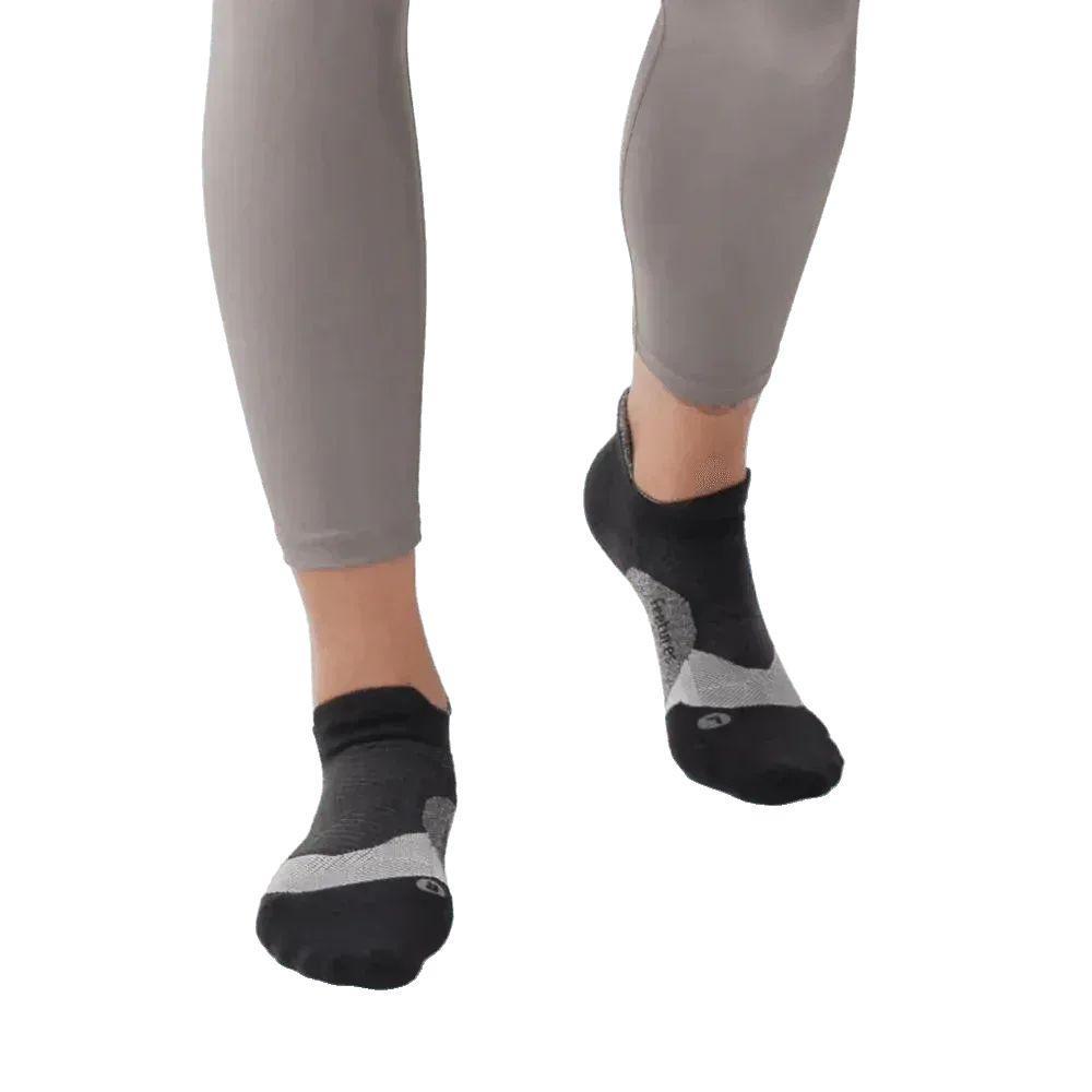 גרבי Feetures Elite Light Cushion No Show Tab Black E5030159 - Image 3