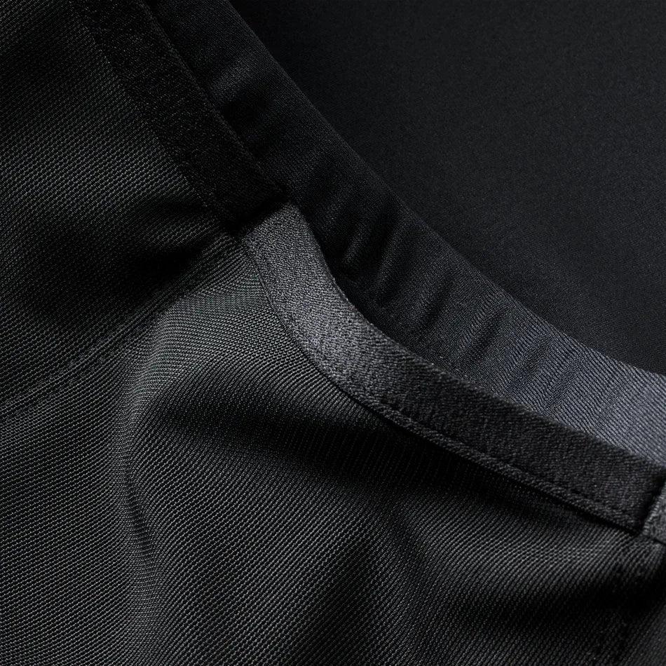 מכנס אימון קצר מיזונו לנשים Mizuno Graphic Multi Pocket Short Black J2GBD20590 - Image 4